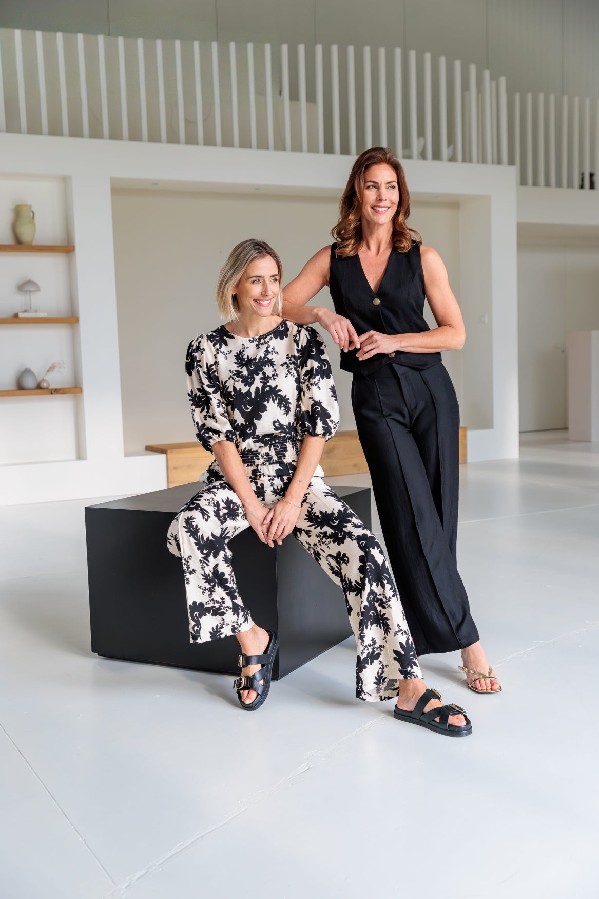 Broek Yura Black Classic Floral Woven | Black