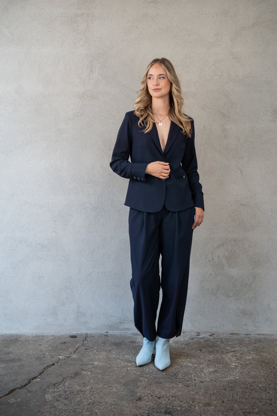 Manja V Textured Travel | Navy B