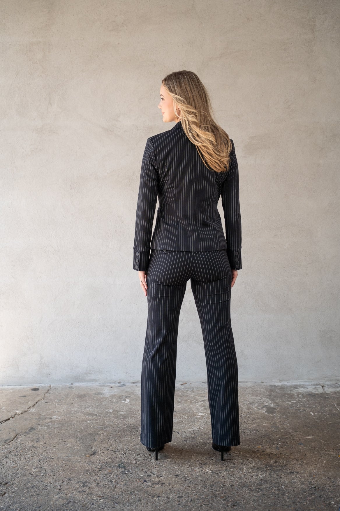 Manja V | Pinstripe Black