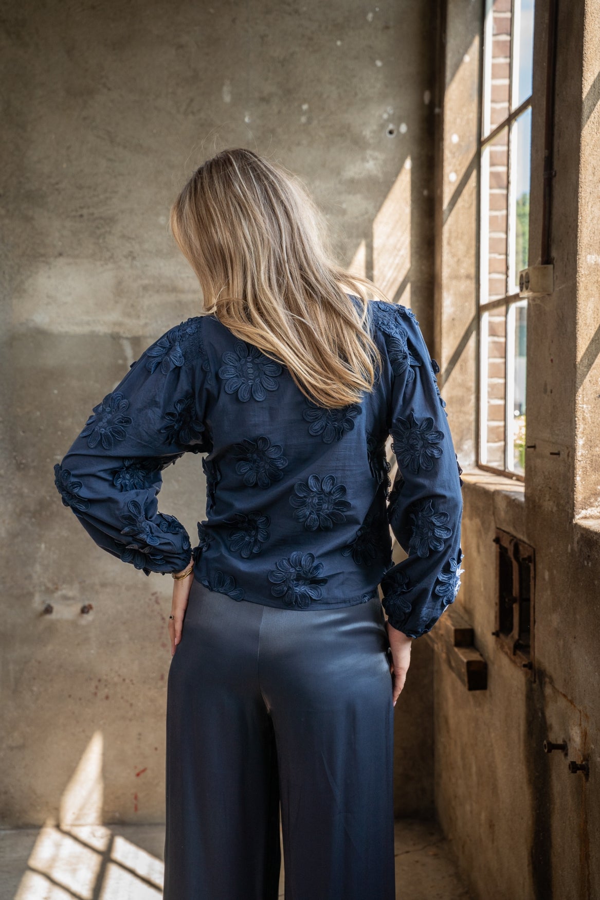 Blouse Job LS New Flower Embroidery | Navy