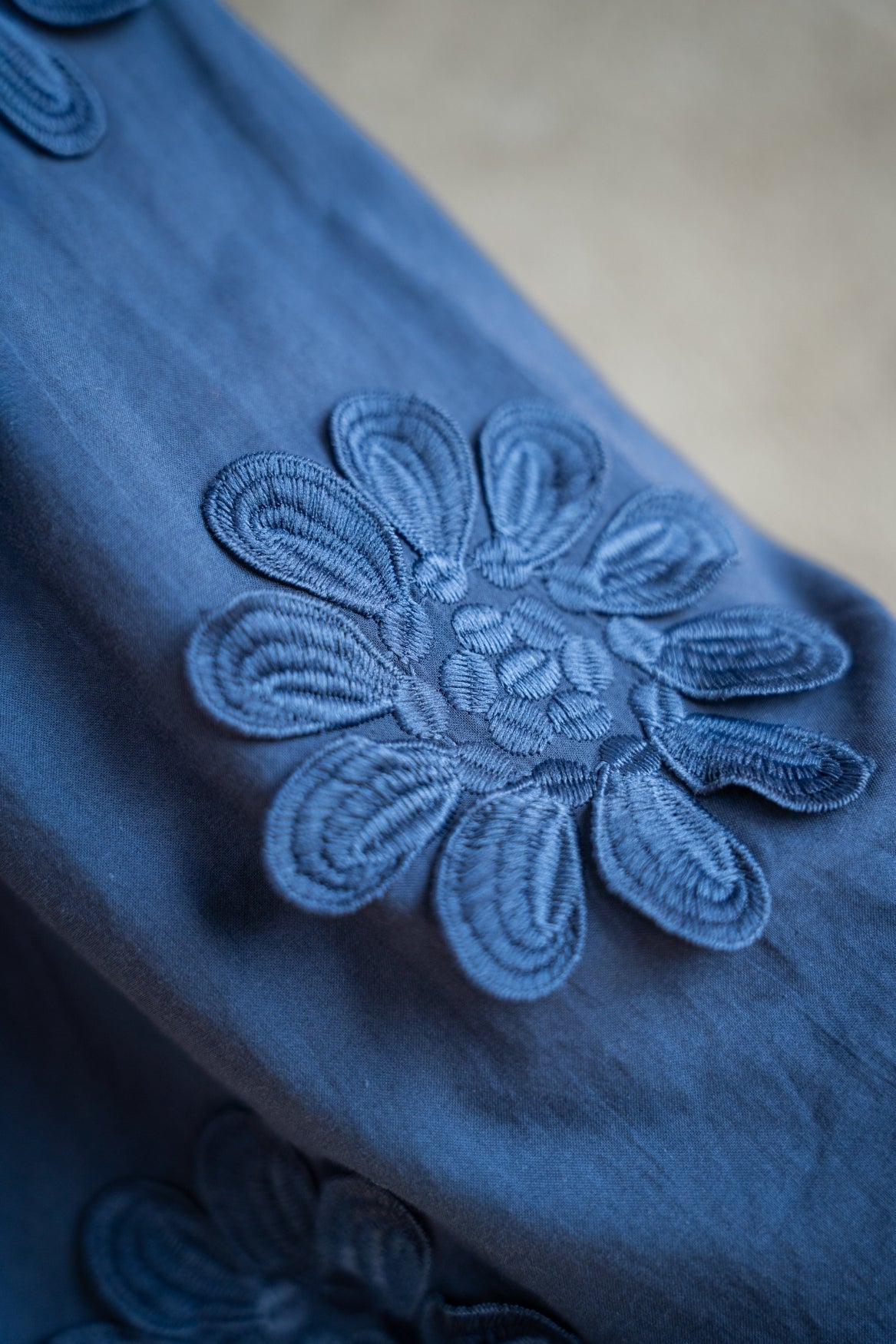Blouse Job LS New Flower Embroidery | Navy