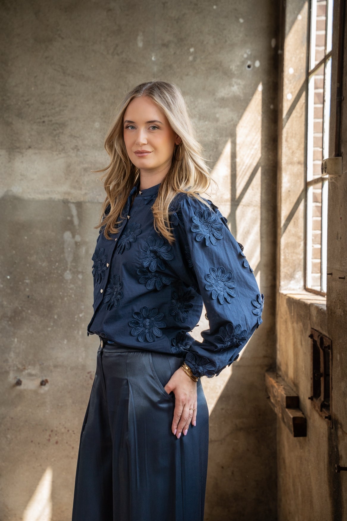 Blouse Job LS New Flower Embroidery | Navy