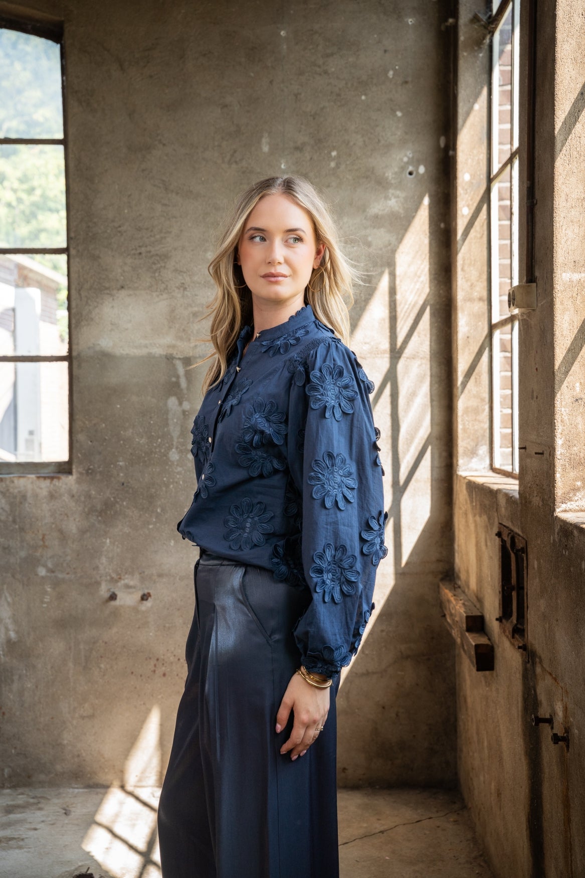 Blouse Job LS New Flower Embroidery | Navy
