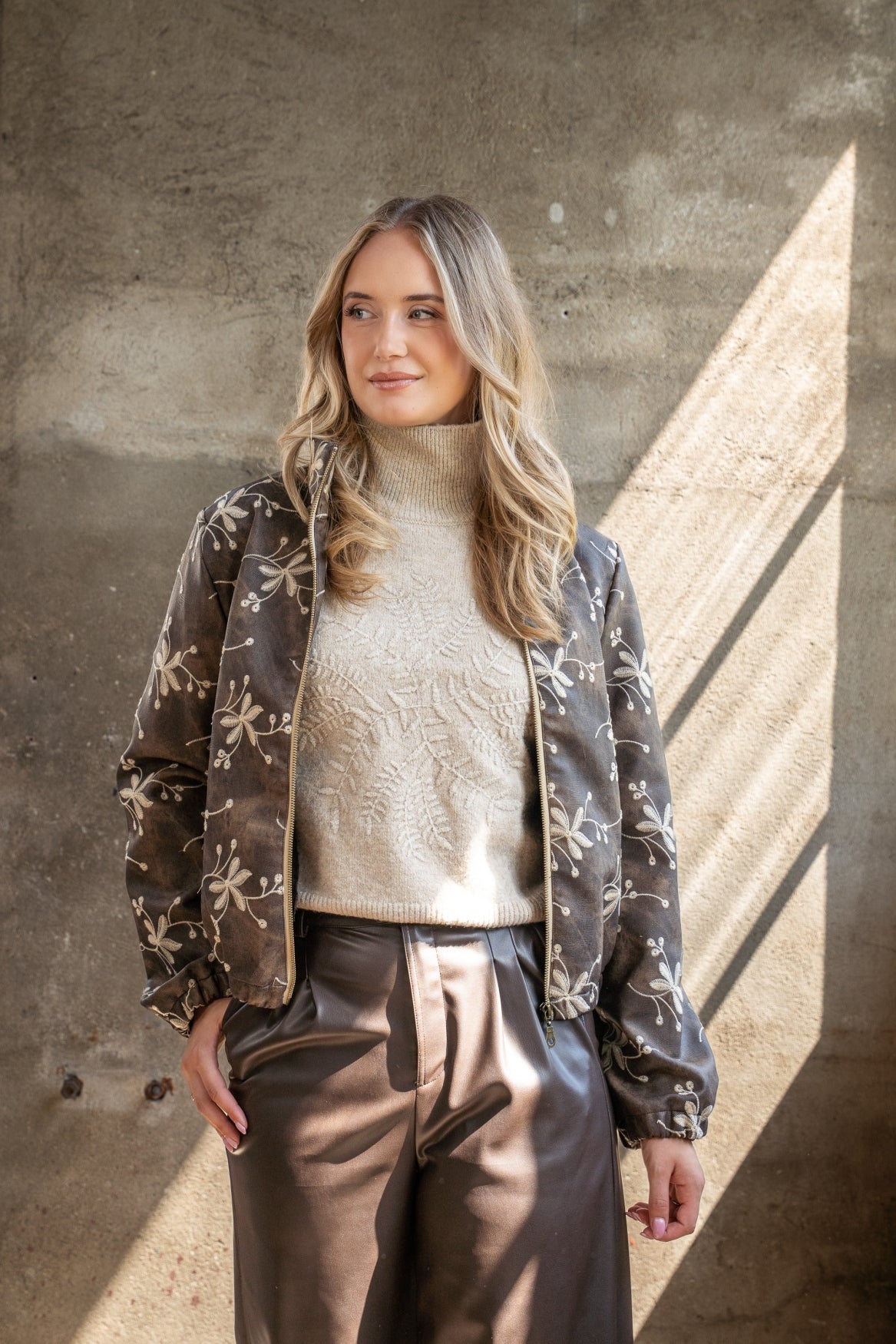 Jasje Bomber Twill Embroidery | Dark Brown