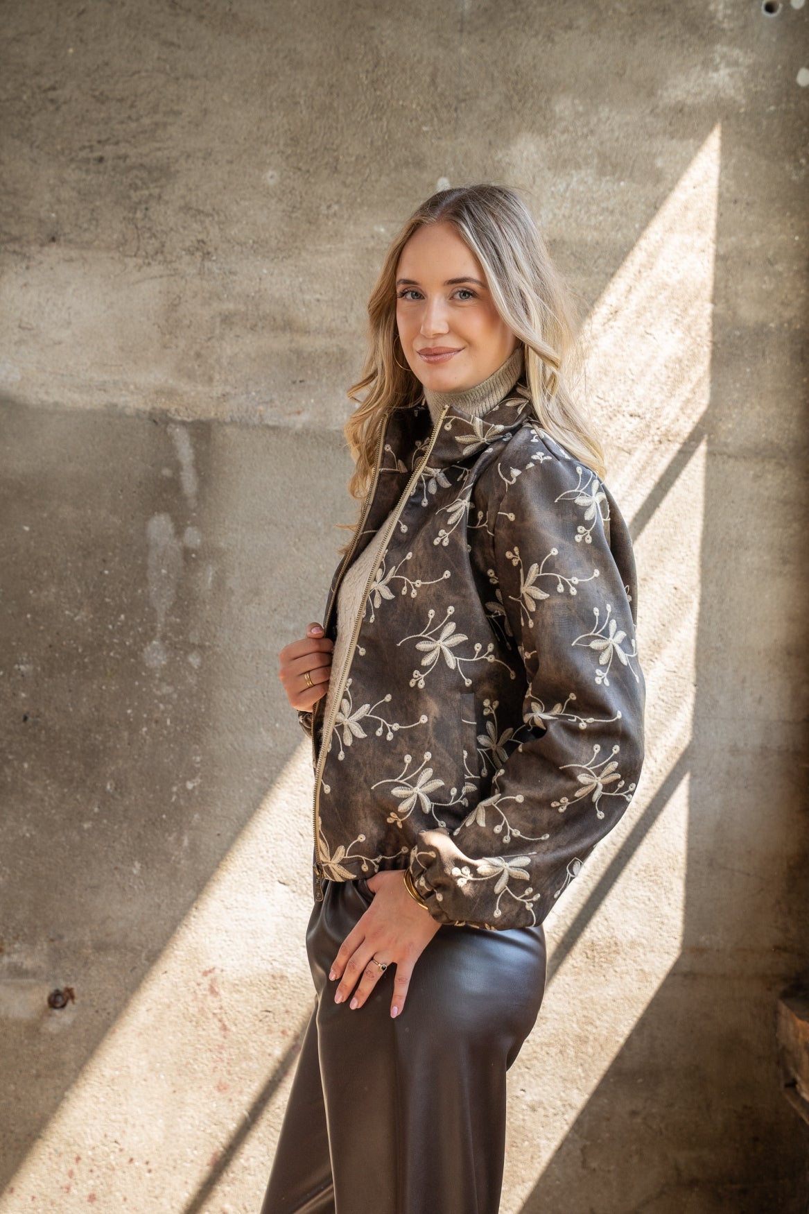 Jasje Bomber Twill Embroidery | Dark Brown