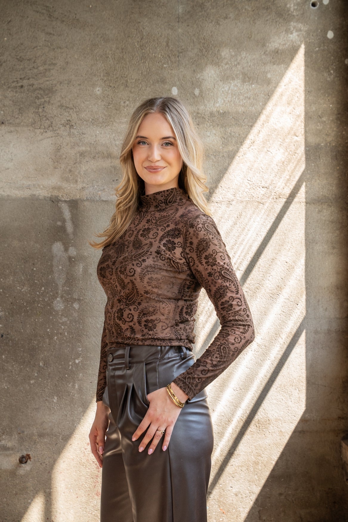 Top Friede Mesh Velour Print | Mid Brown