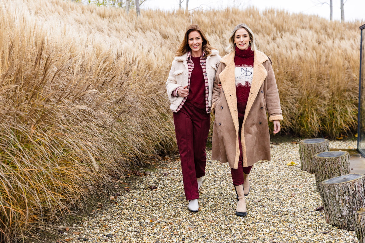 Victoria 1/2 SS-RMJ Furry Knit | Rhubarb Red