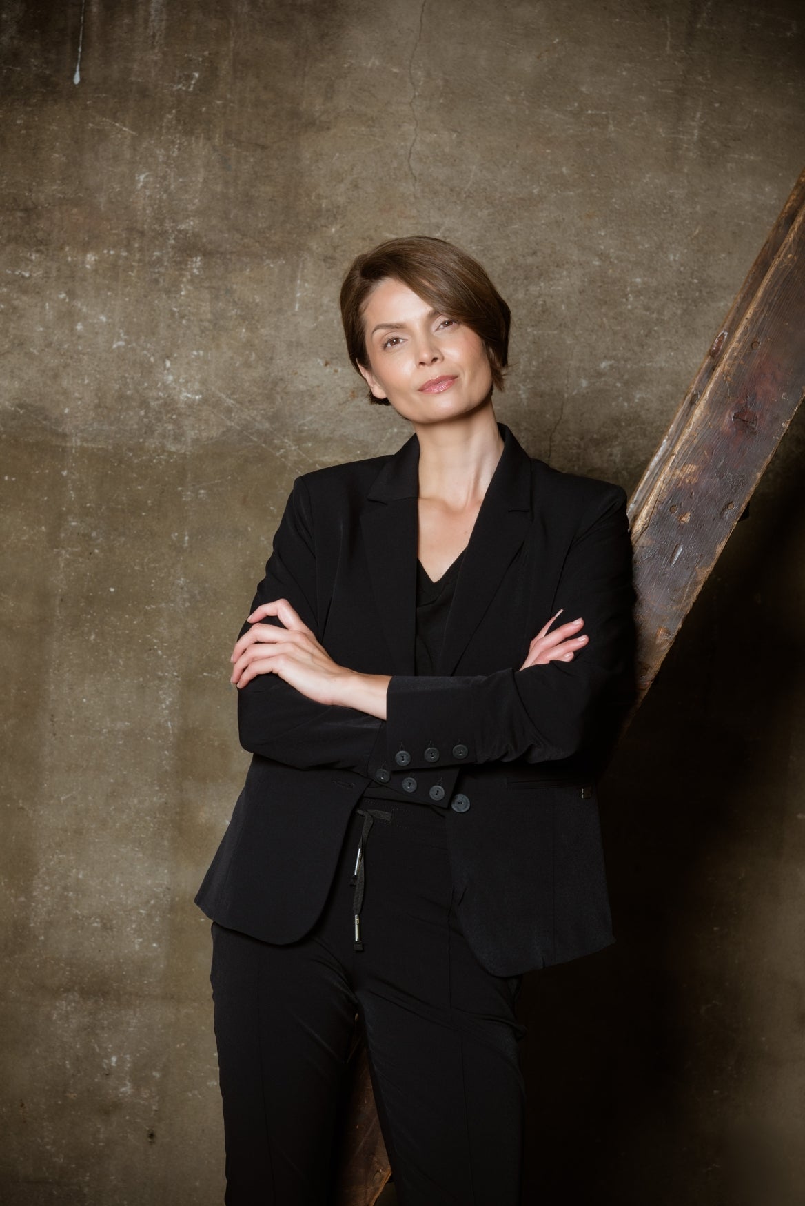 Manja V Textured Travel | Black