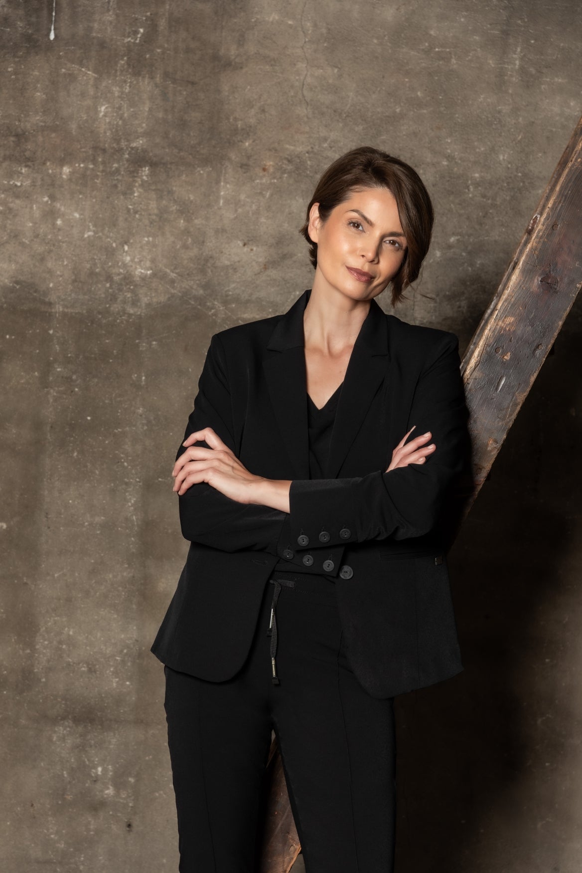 Manja V Basic Travel | Black