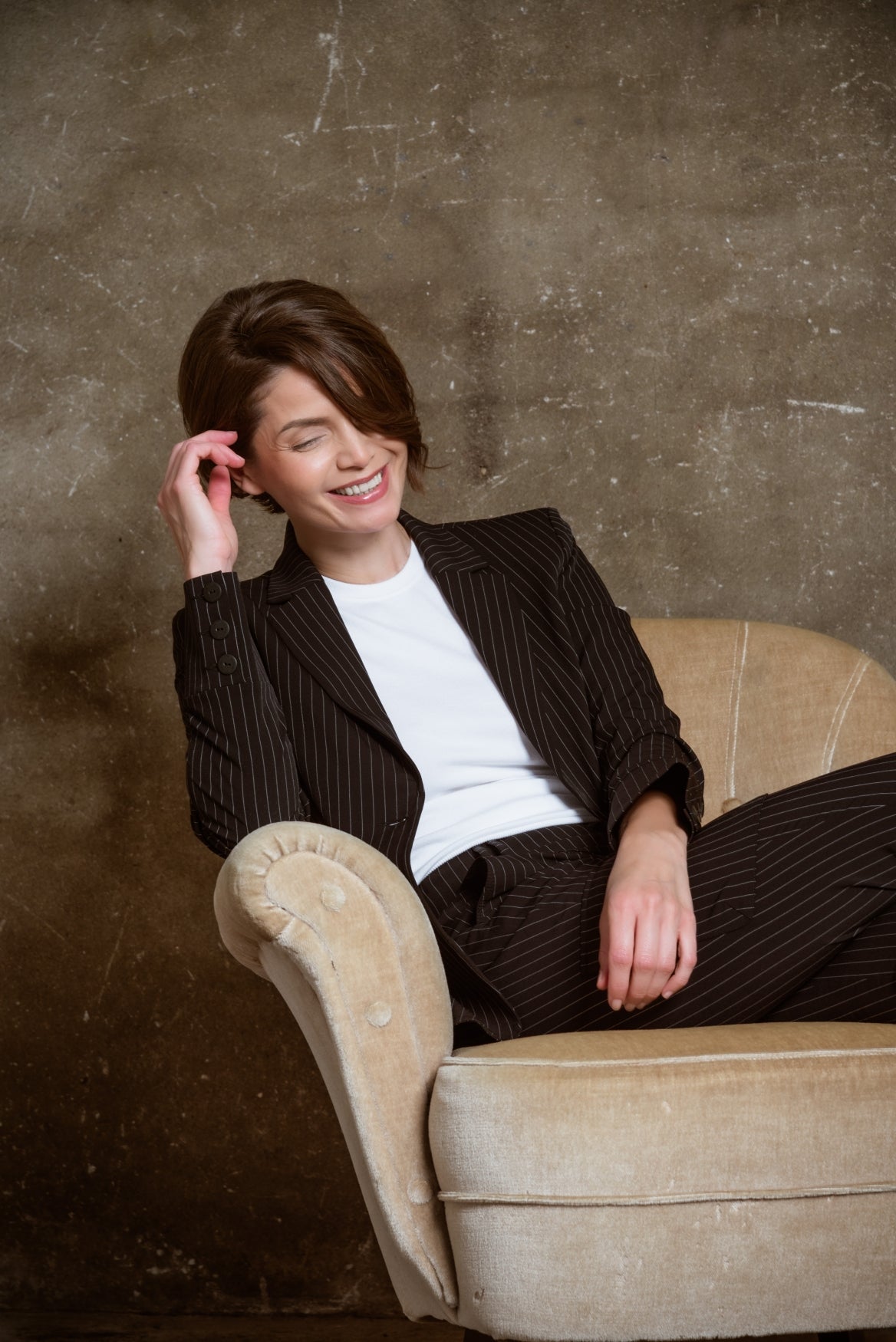 Manja V | Pinstripe Black